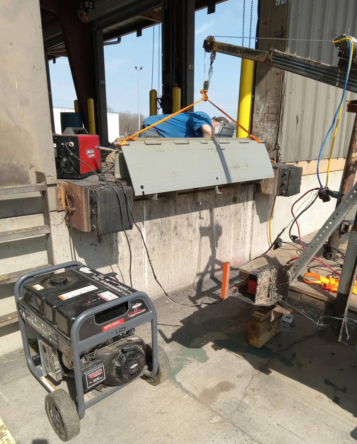 Warehouse loading dock system